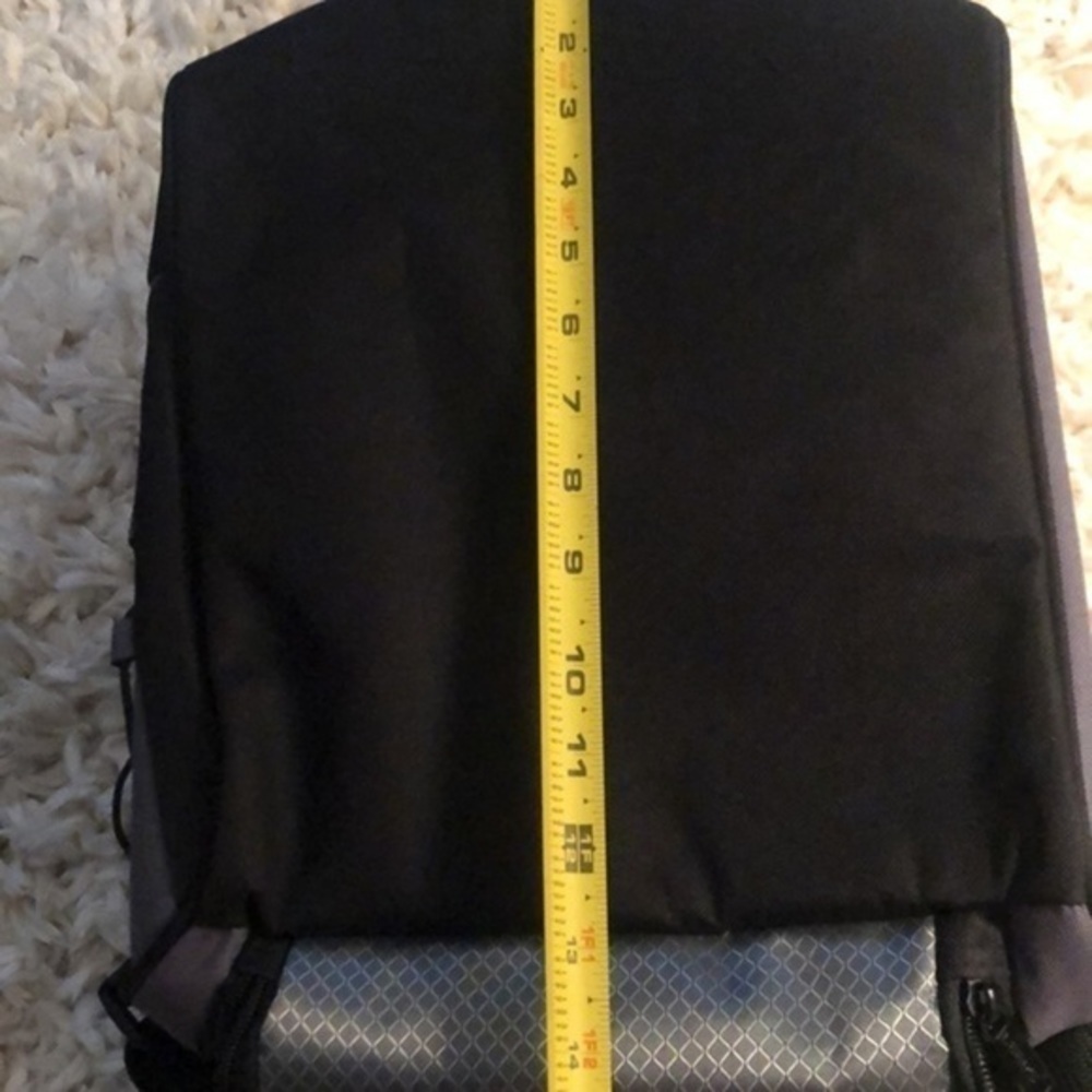 LUNCHPACK | New Leeds Insulated Zip Close Lunch-bag, Speakers, Adjustable Strap - Picture 13 of 14